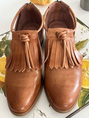 SPRING STEP PULSE OPEN “SHOOTIES”
Brand New, Size 8 In COGNAC